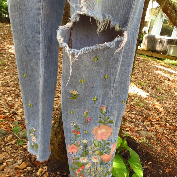 Womens Forever 21 Embroidered Overalls Denim Size 25 Distressed raw hem - Picture 5 of 15